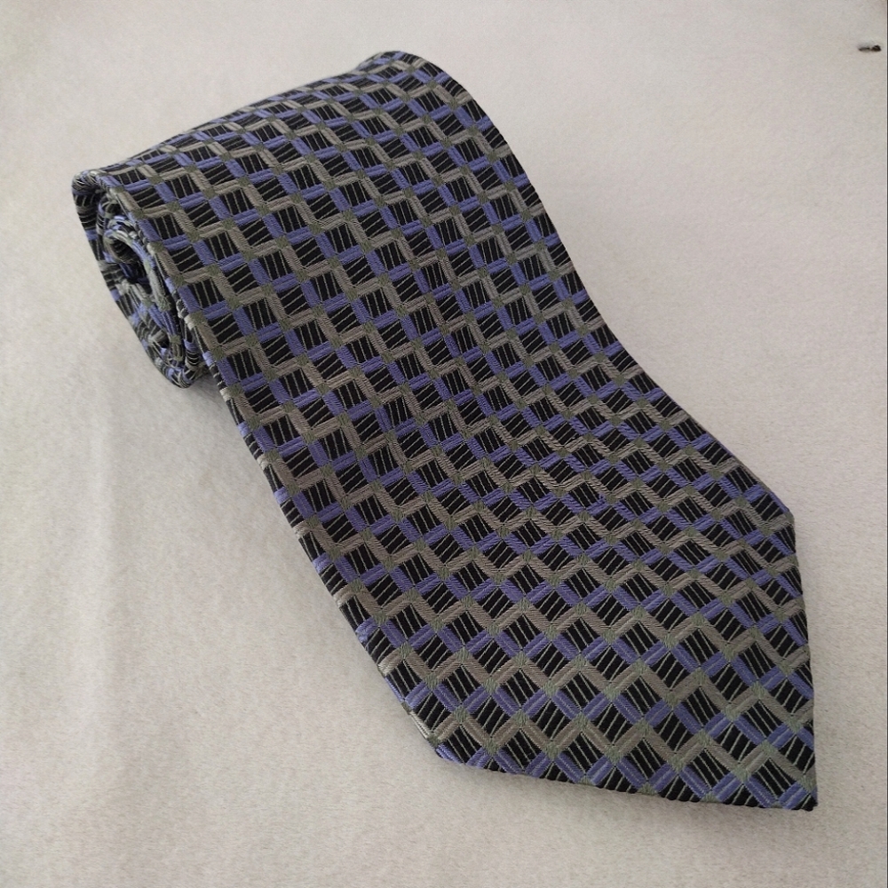 Silk Geoffrey Beene Green, Gray, Silver, and Blue  Tie EUC